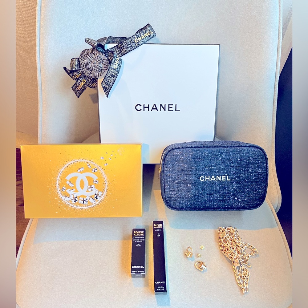 Chanel 2023 Holiday Gift Set, Absolute Allure (Makeup Set), Navy Blue Pouch